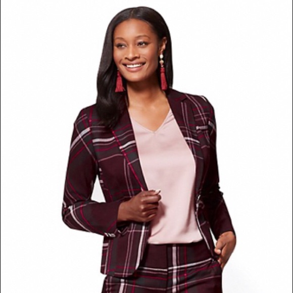 Coming Soon! Beautiful Wine Blazer Size 18 - Picture 1 of 2